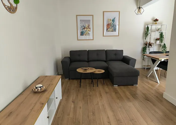 Port View, Veranda, 80 Sqm, Spacious Place For 6