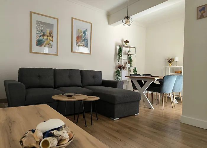 Port View, Veranda, 80 Sqm, Spacious Place For 6