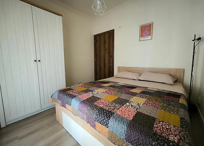 Port View, Veranda, 80 Sqm, Spacious Place For 6