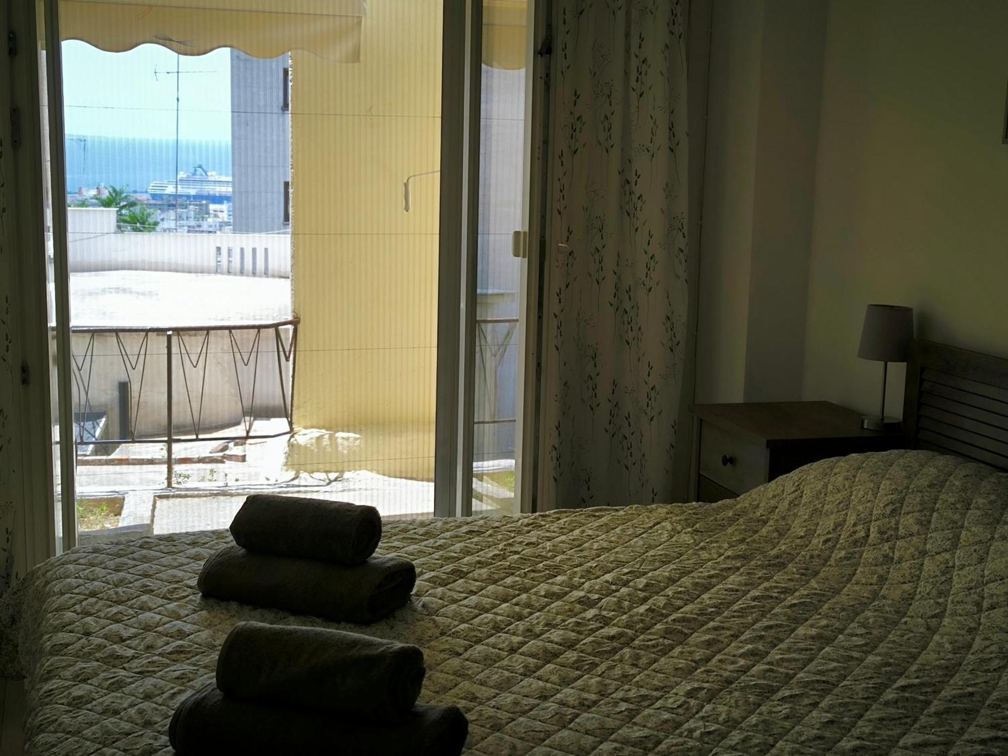 Apartment Port View, Veranda, 80 Sqm, Spacious Place For 6 Thessaloniki