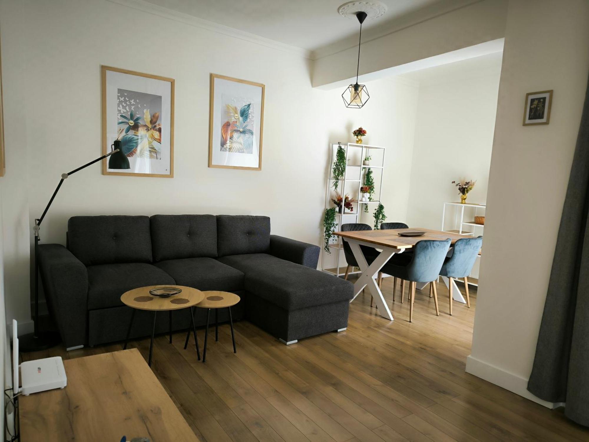 Port View, Veranda, 80 Sqm, Spacious Place For 6