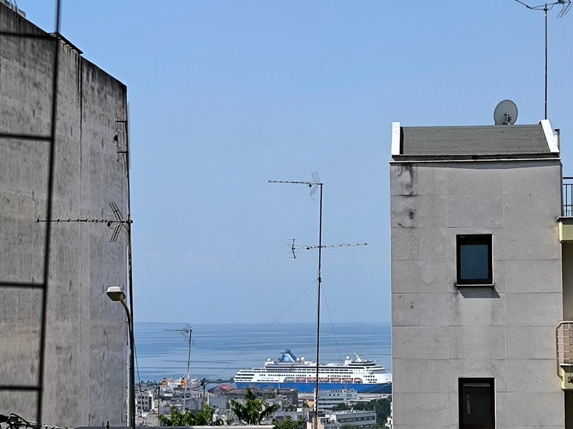 Port View, Veranda, 80 Sqm, Spacious Place For 6 *