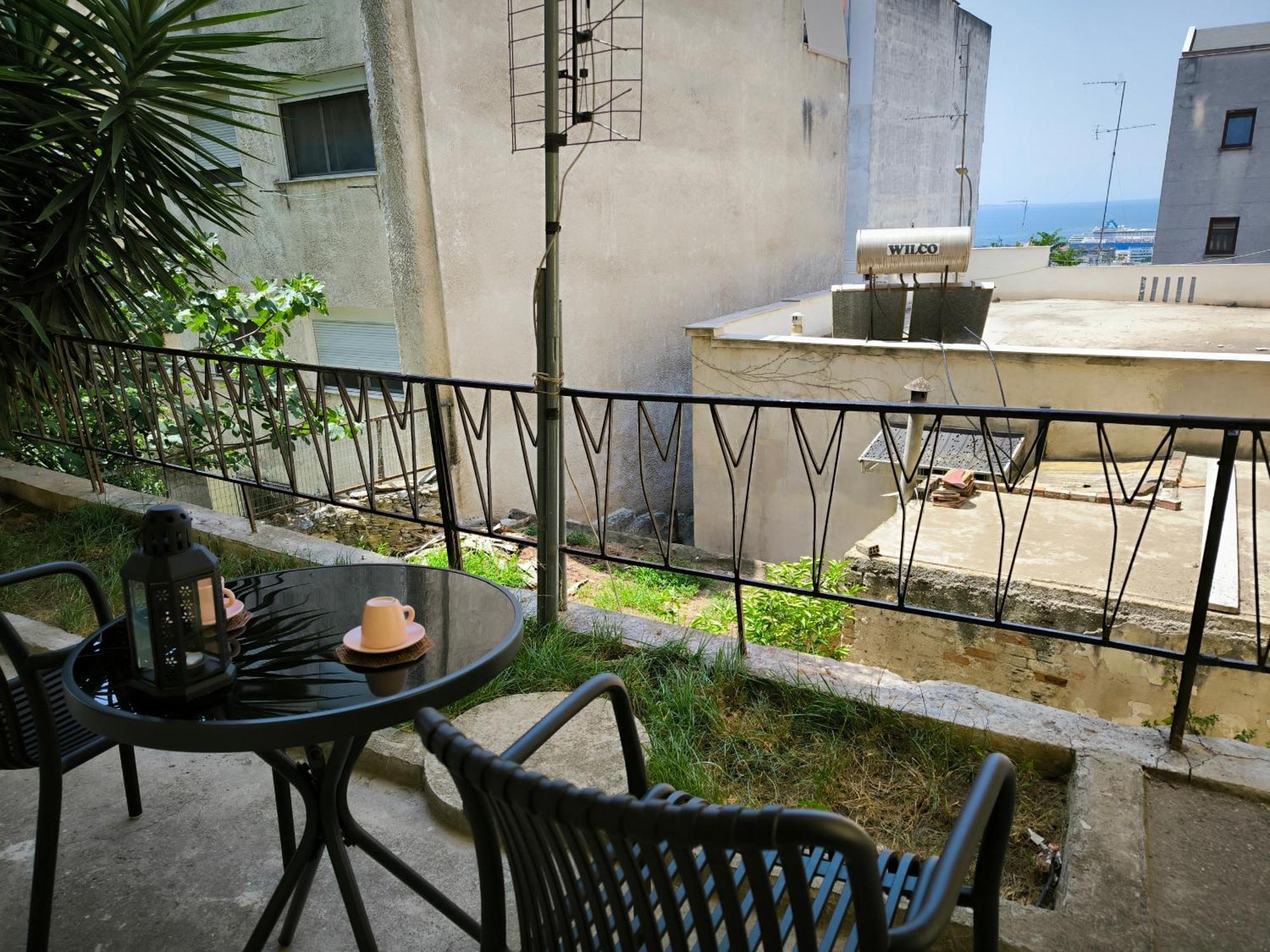 Apartment Port View, Veranda, 80 Sqm, Spacious Place For 6